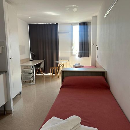 טראסה Residencia Universitaria Resa Francesc Giralt I Serra מראה חיצוני תמונה