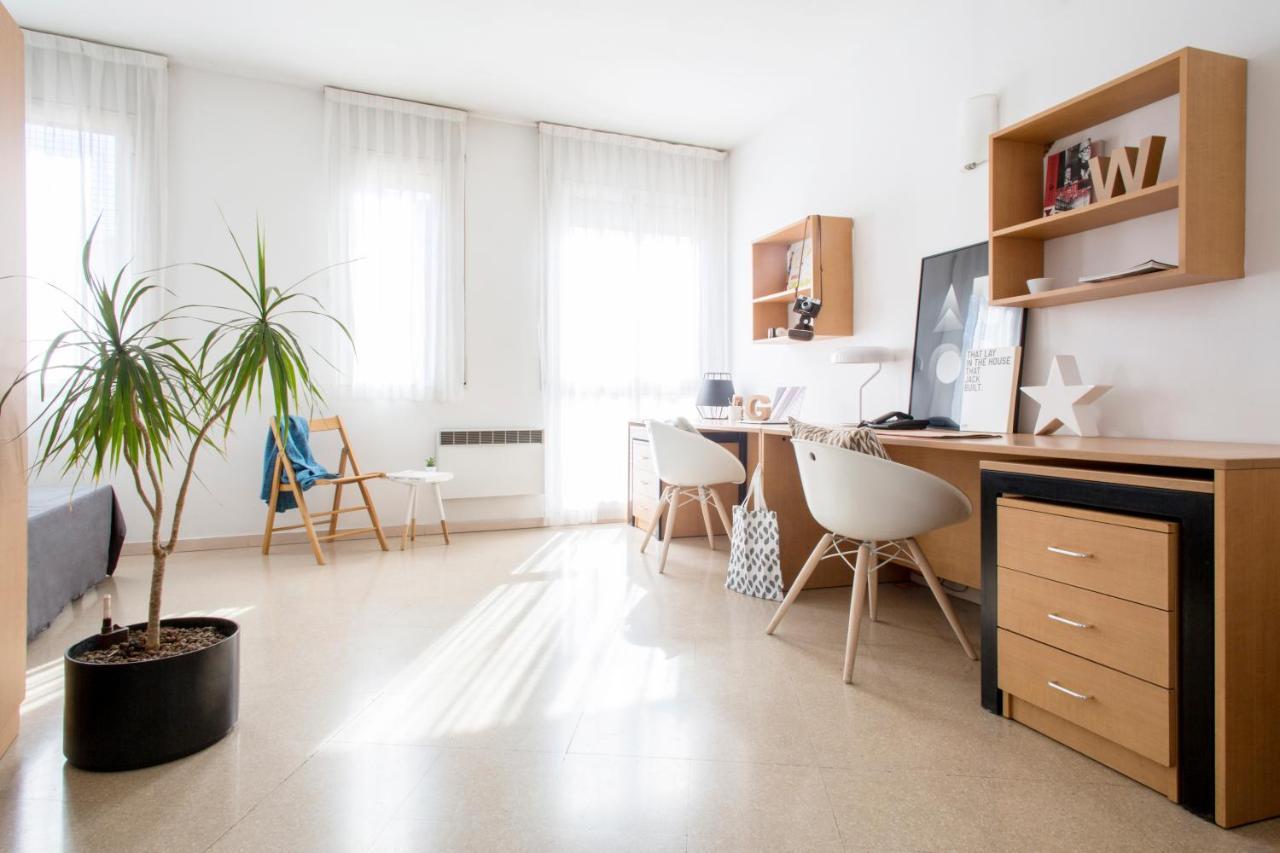 טראסה Residencia Universitaria Resa Francesc Giralt I Serra מראה חיצוני תמונה