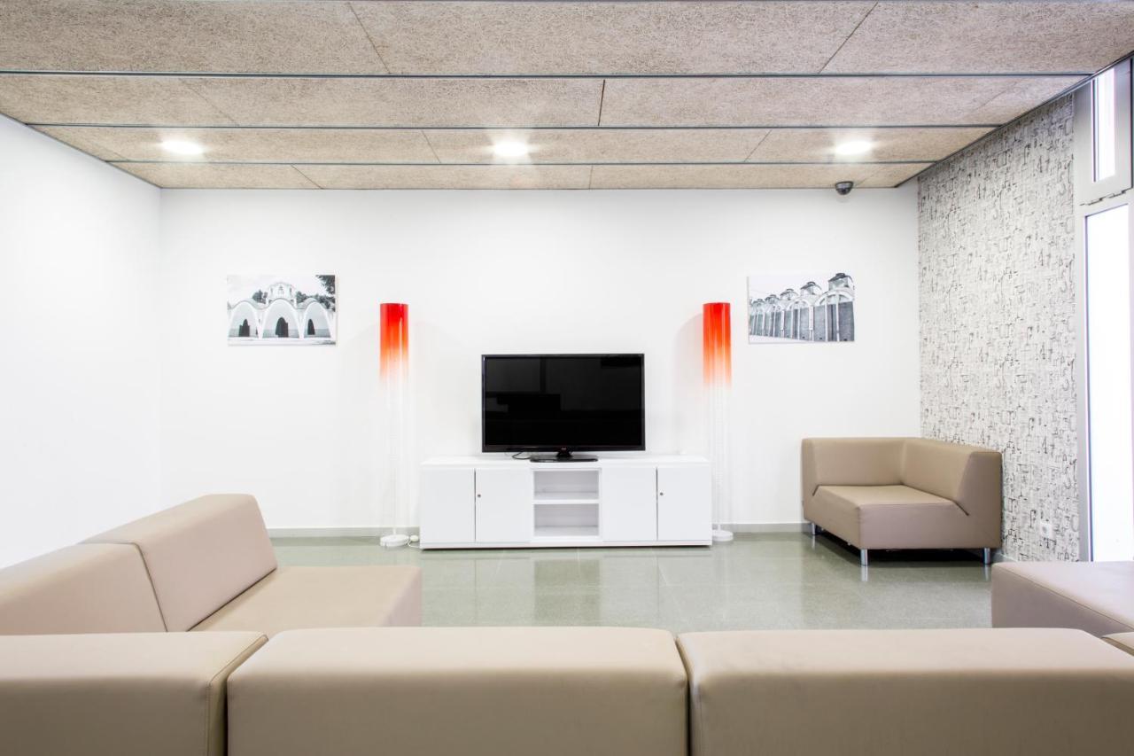 טראסה Residencia Universitaria Resa Francesc Giralt I Serra מראה חיצוני תמונה